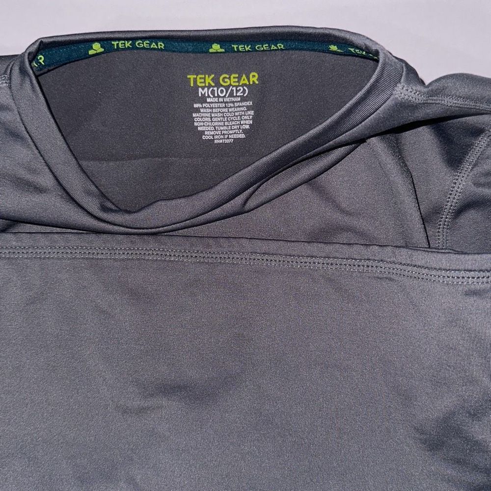Boys long tee shirt size Medium 10/12 boys dri fit long sleeve tee shirt - Picture 2 of 2